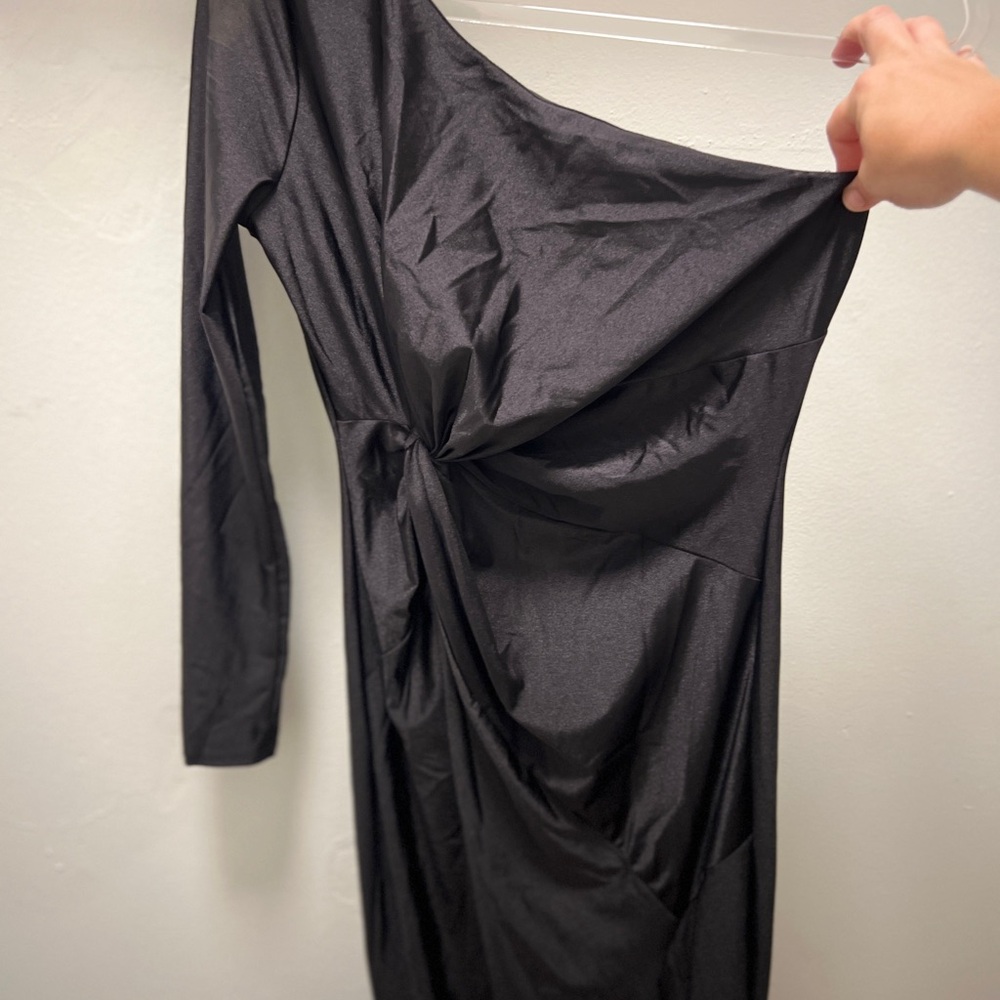 Elegant Black One-Shoulder Dress